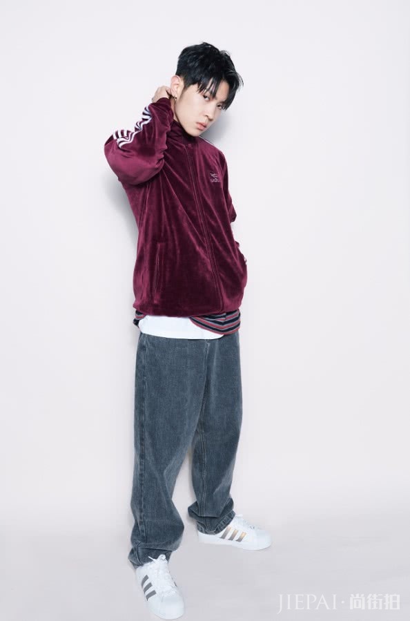 马伯骞拎个瘪气的皮球包?看到后笑喷了!